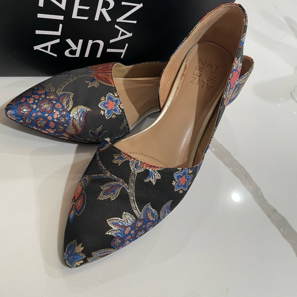 Naturalizer Black Floral Pointed-Toe Flats Size 8